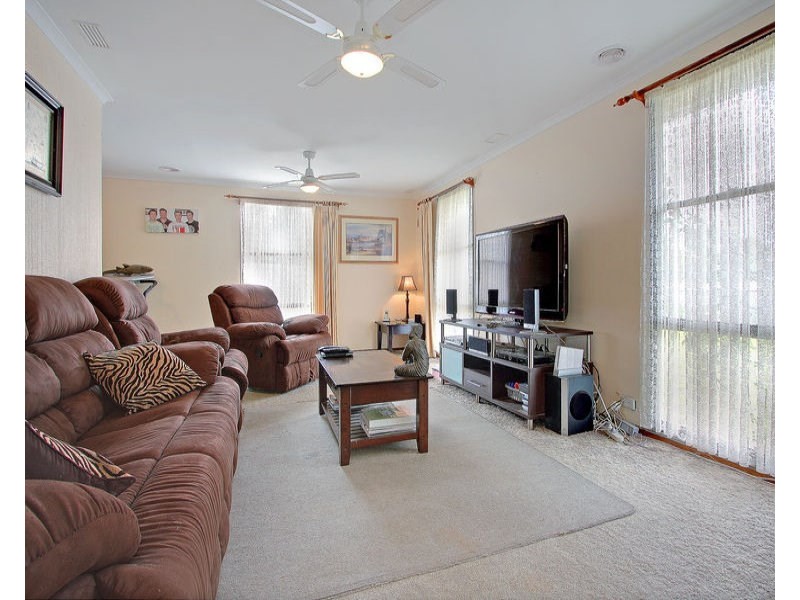 73 Robertson Drive, Mornington VIC 3931