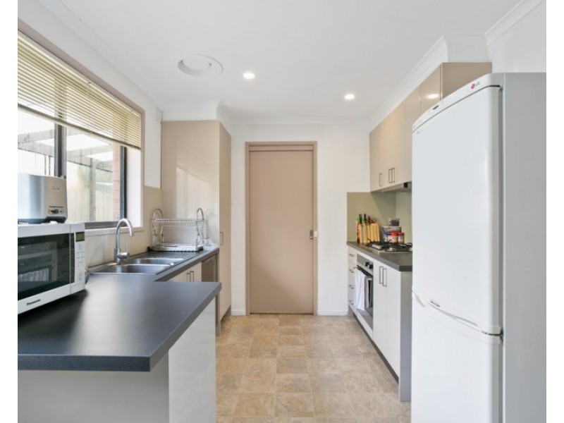 4/9 King Georges Avenue, Mornington VIC 3931