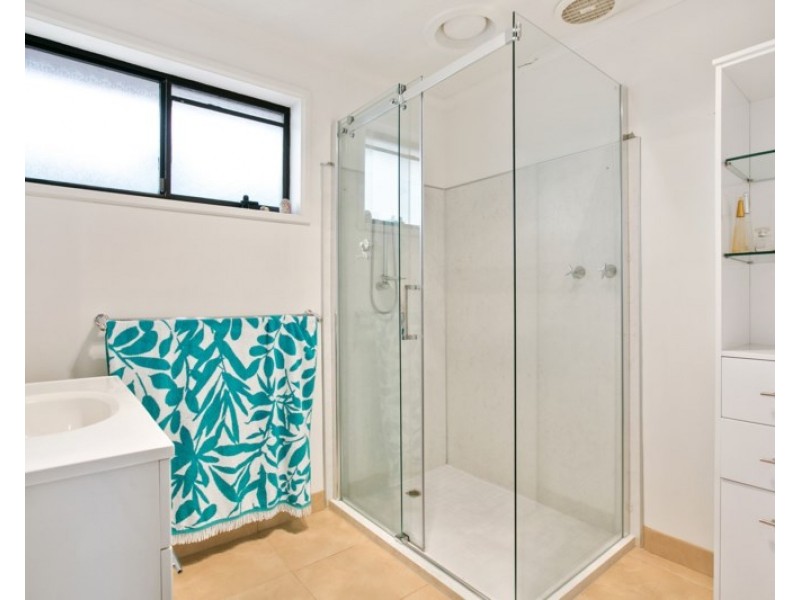 4/9 King Georges Avenue, Mornington VIC 3931