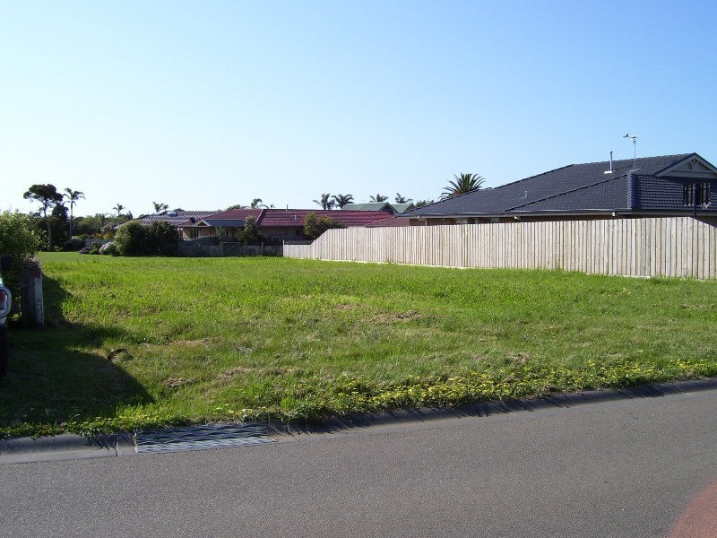 18 Country Club Drive, Safety Beach VIC 3936