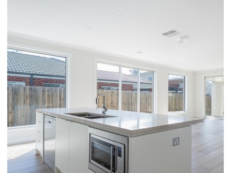 17 Macks Place, Safety Beach VIC 3936