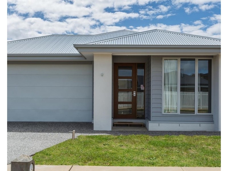 17 Macks Place, Safety Beach VIC 3936