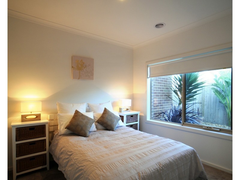 2/239 Dunns Road, Mornington VIC 3931