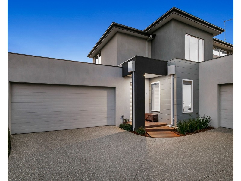 4/4 Beach Grove, Mornington VIC 3931