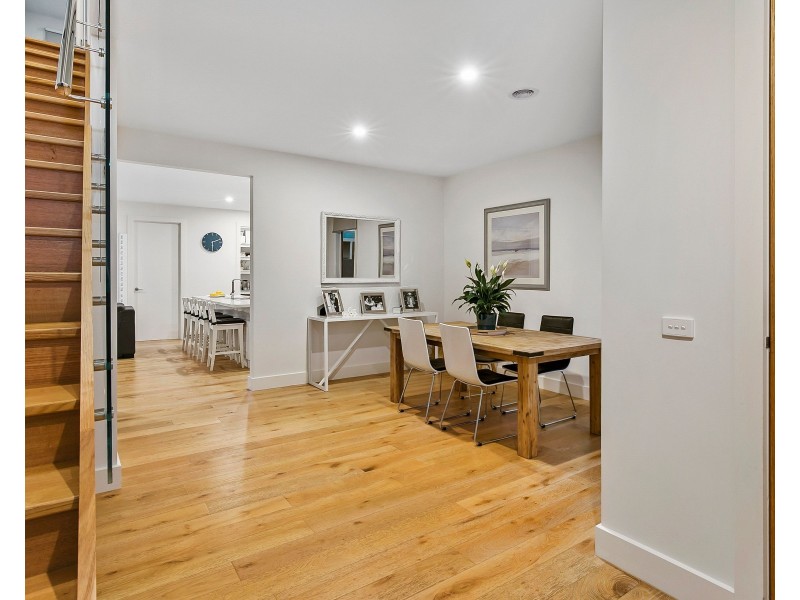 4/4 Beach Grove, Mornington VIC 3931