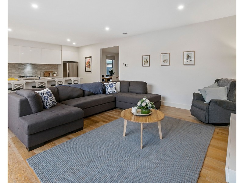 4/4 Beach Grove, Mornington VIC 3931