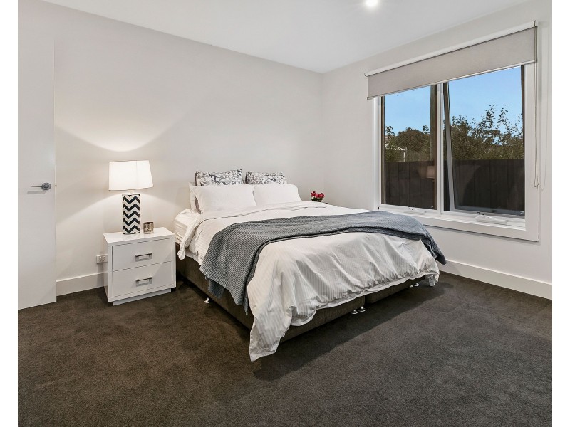 4/4 Beach Grove, Mornington VIC 3931