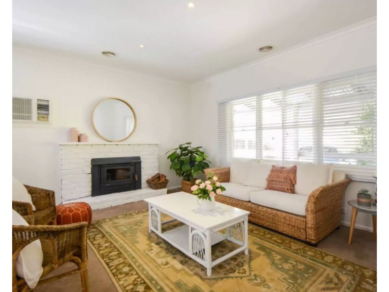 16 Surrey Street, Mornington VIC 3931