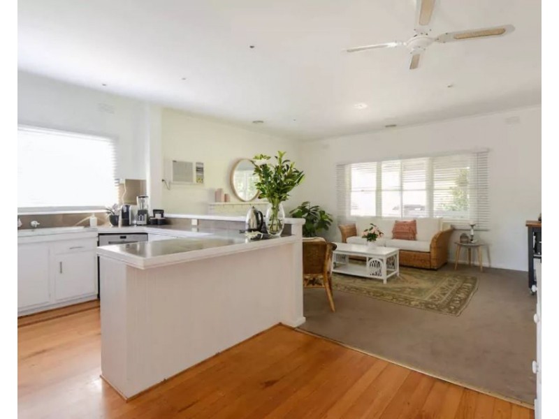 16 Surrey Street, Mornington VIC 3931