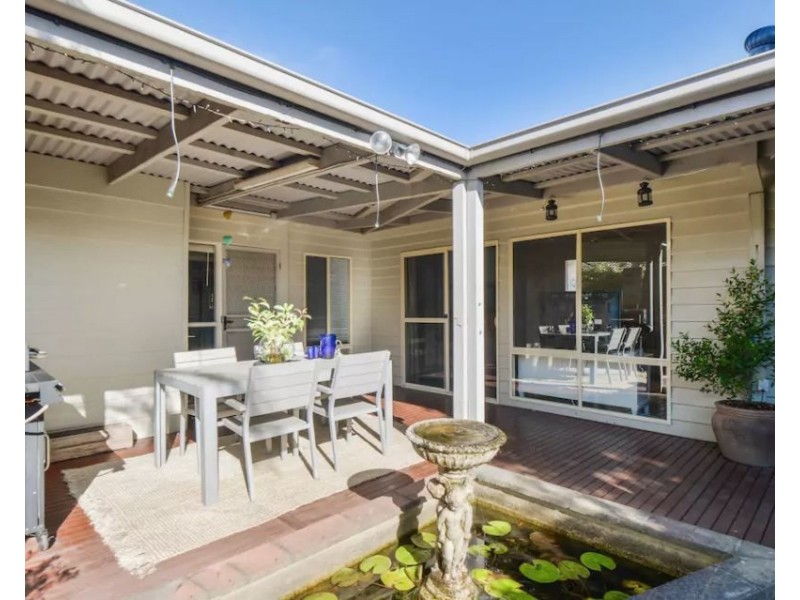 16 Surrey Street, Mornington VIC 3931