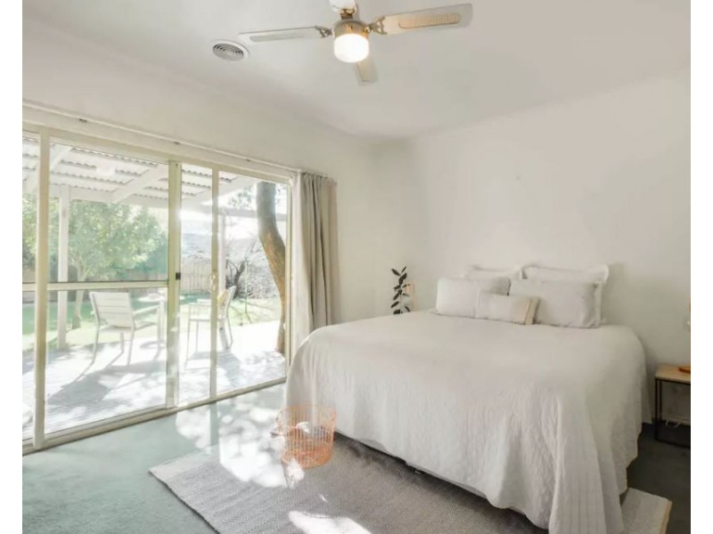 16 Surrey Street, Mornington VIC 3931