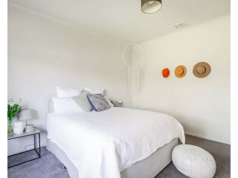 16 Surrey Street, Mornington VIC 3931