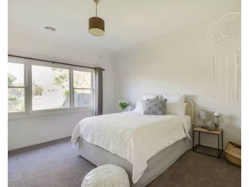 16 Surrey Street, Mornington VIC 3931