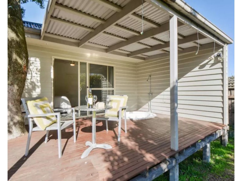 16 Surrey Street, Mornington VIC 3931