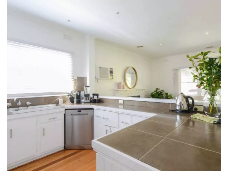 16 Surrey Street, Mornington VIC 3931