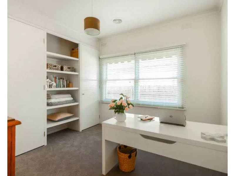 16 Surrey Street, Mornington VIC 3931