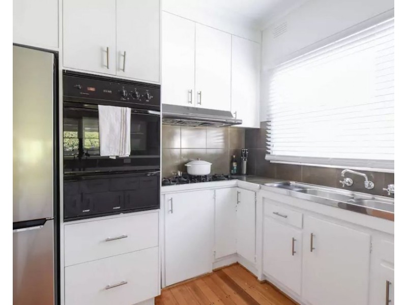 16 Surrey Street, Mornington VIC 3931