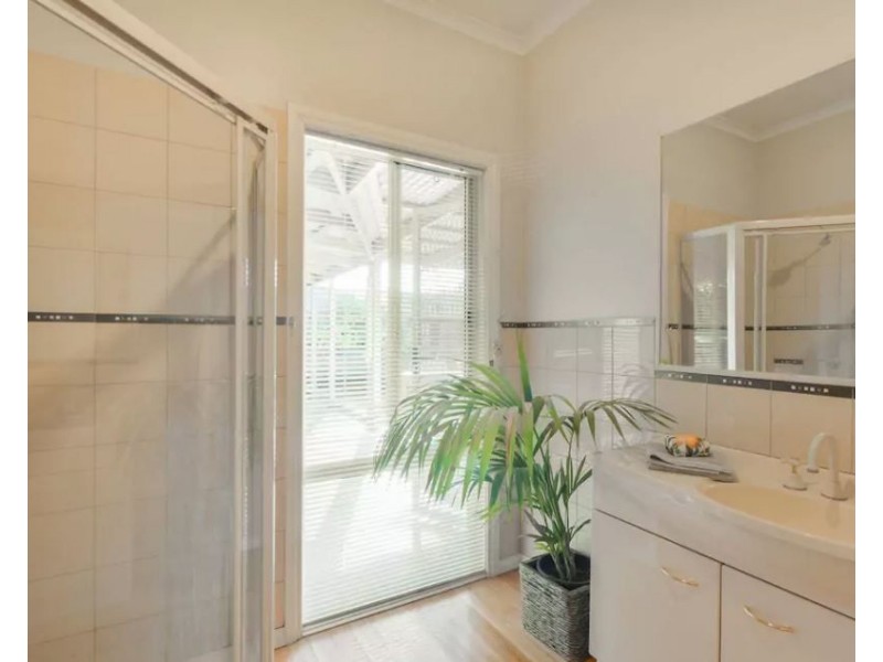 16 Surrey Street, Mornington VIC 3931