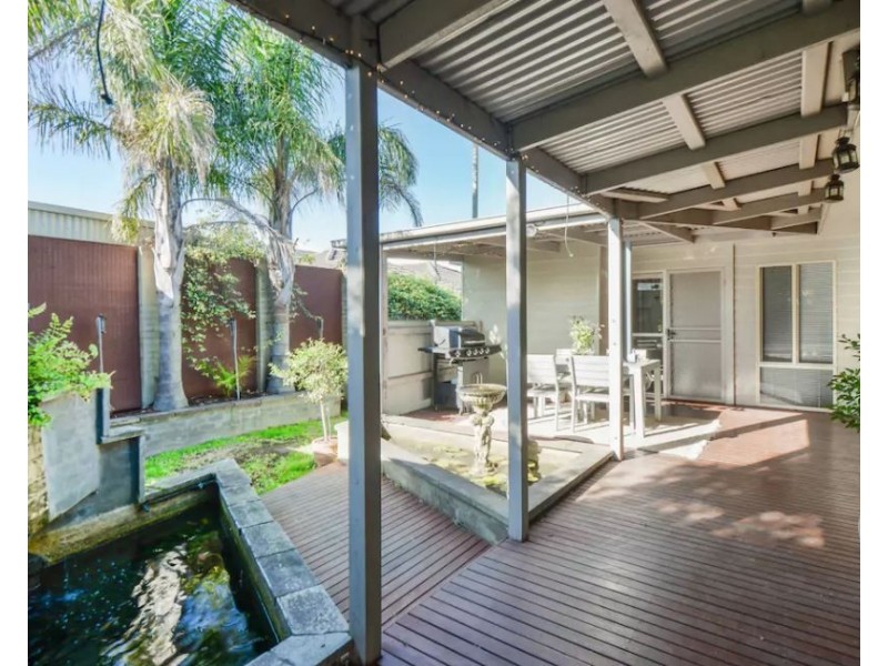 16 Surrey Street, Mornington VIC 3931