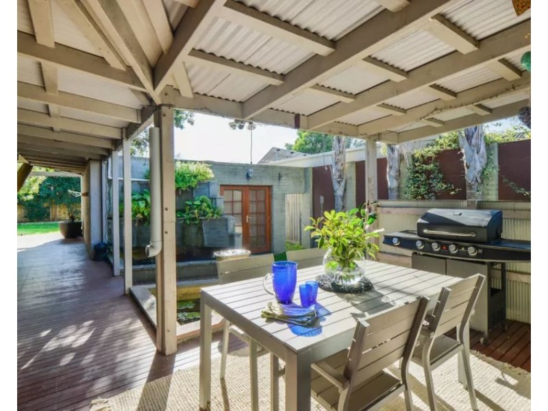 16 Surrey Street, Mornington VIC 3931