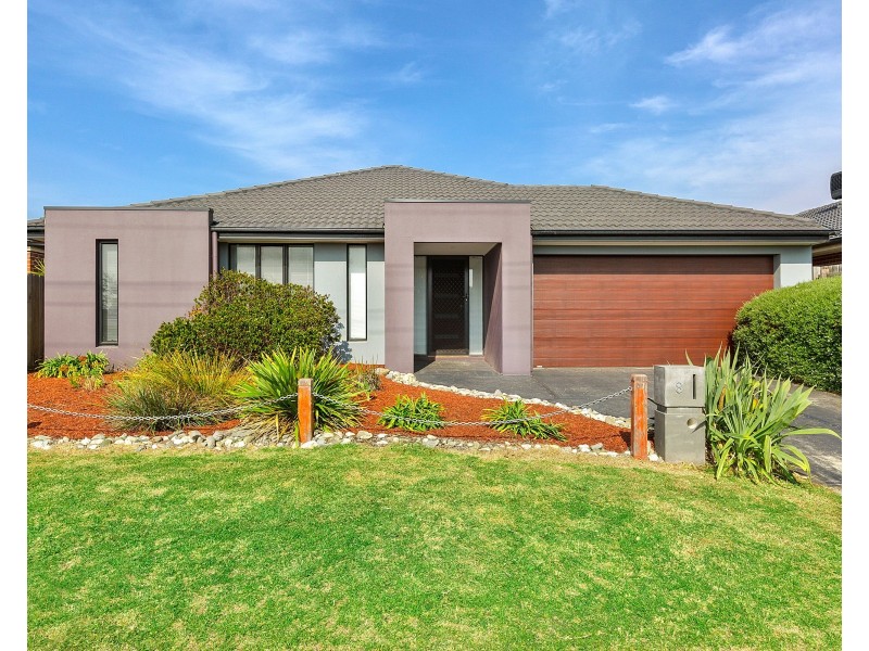 8 Moomba Street, Mornington VIC 3931