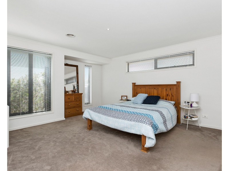 8 Moomba Street, Mornington VIC 3931