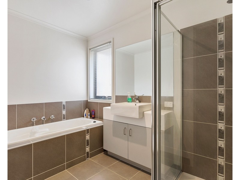 8 Moomba Street, Mornington VIC 3931