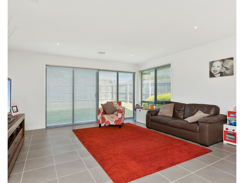 8 Moomba Street, Mornington VIC 3931