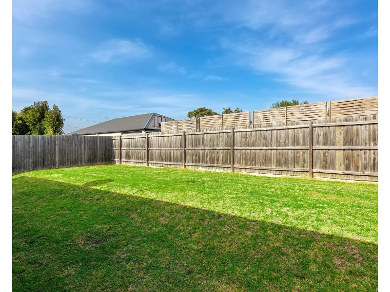 8 Moomba Street, Mornington VIC 3931