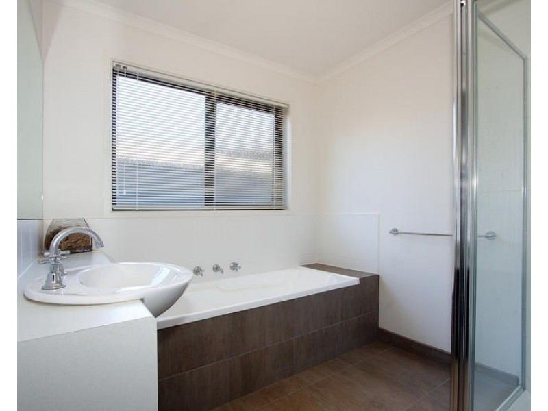 14 Dorothy Crescent, Mornington VIC 3931