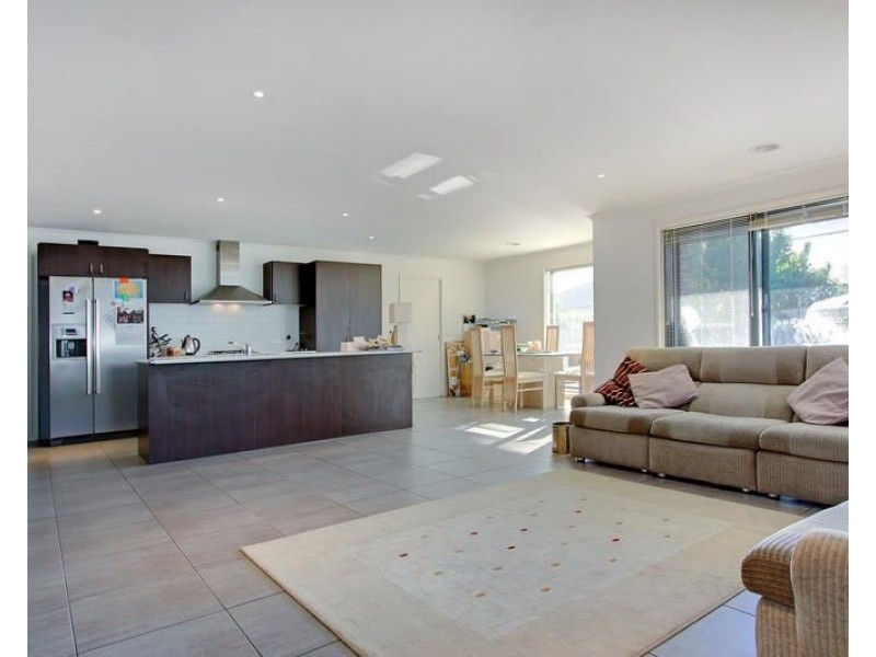 14 Dorothy Crescent, Mornington VIC 3931