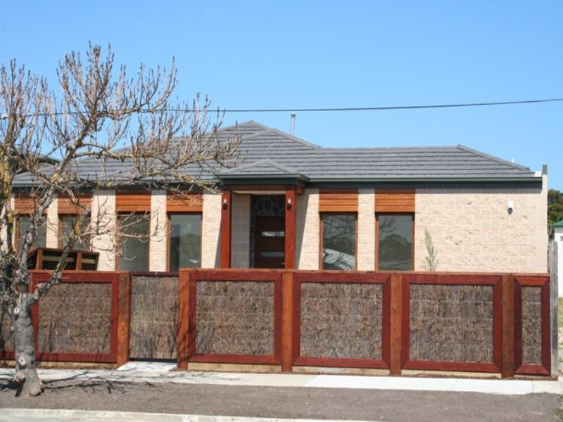 1/108 Tanti Avenue, Mornington VIC 3931