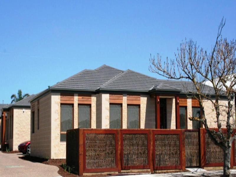 1/108 Tanti Avenue, Mornington VIC 3931