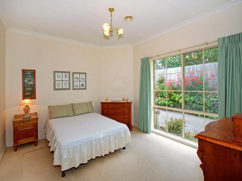 2/104 Tanti Avenue, Mornington VIC 3931