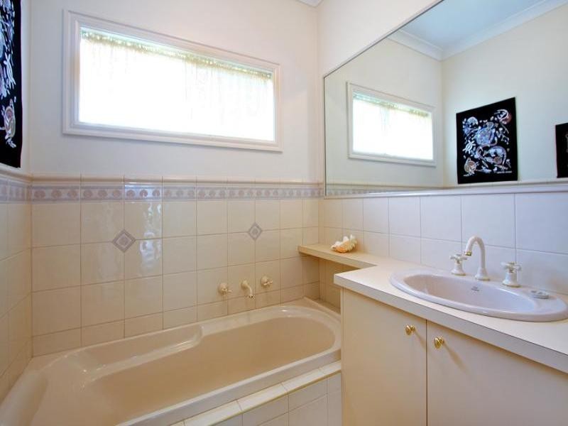 2/104 Tanti Avenue, Mornington VIC 3931