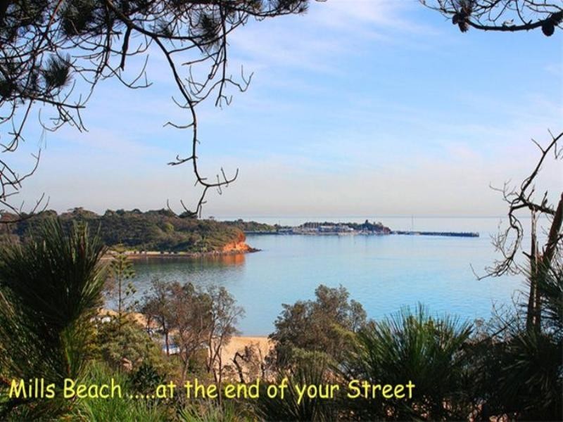 18 Marchington Avenue, Mornington VIC 3931