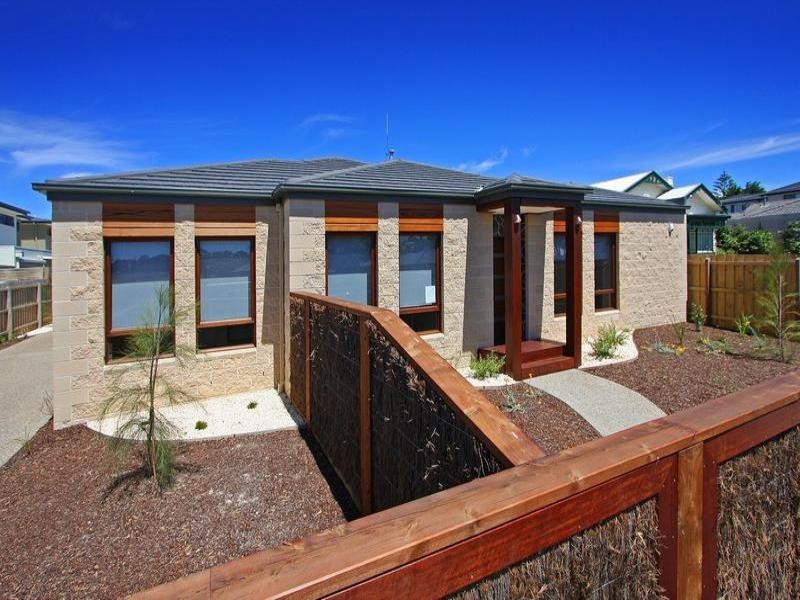 1/108 Tanti Avenue, Mornington VIC 3931