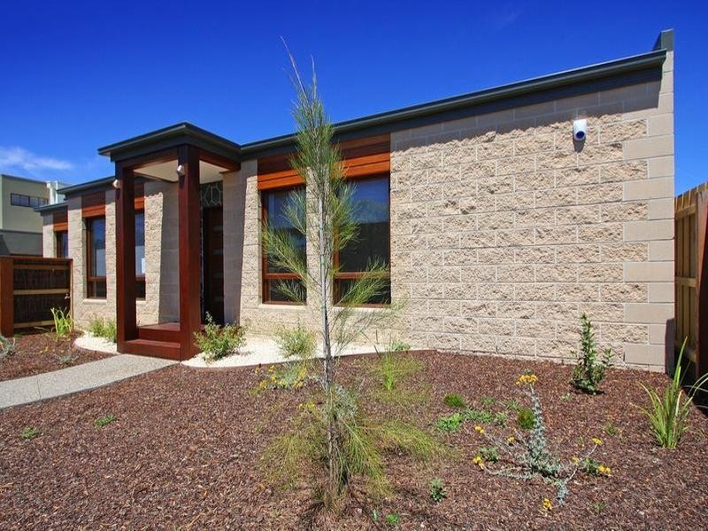 1/108 Tanti Avenue, Mornington VIC 3931