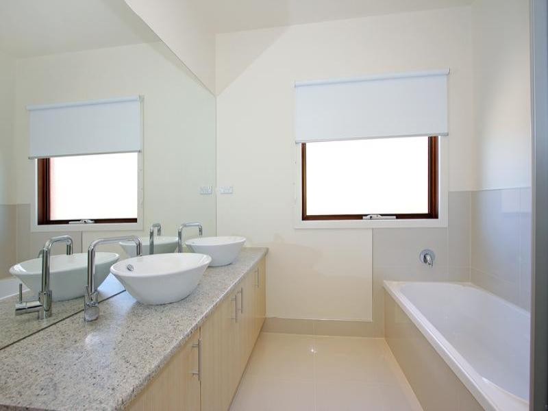 1/108 Tanti Avenue, Mornington VIC 3931