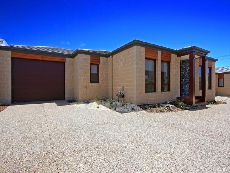 2/108 Tanti Avenue, Mornington VIC 3931