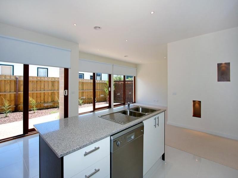 2/108 Tanti Avenue, Mornington VIC 3931