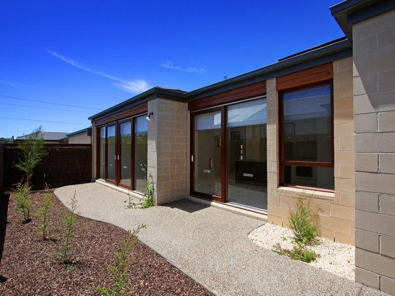 2/108 Tanti Avenue, Mornington VIC 3931