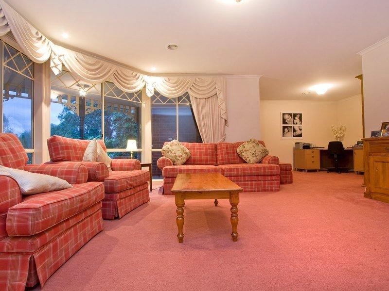 12 Glencoe Crescent, Mornington VIC 3931