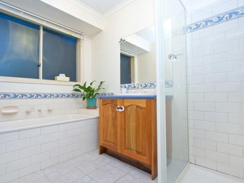 12 Glencoe Crescent, Mornington VIC 3931