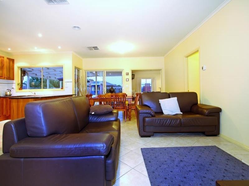 4 Chardonnay Drive, Mount Martha VIC 3934