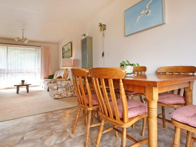 4/8 Van Ness Avenue, Mornington VIC 3931