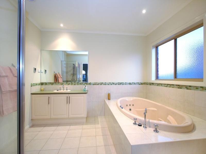 21 Brimbrim Crescent, Mornington VIC 3931