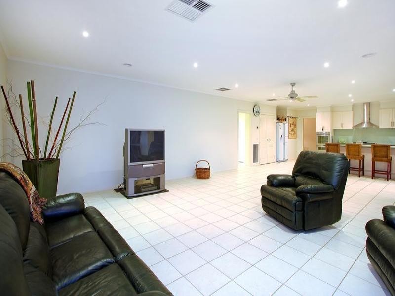 21 Brimbrim Crescent, Mornington VIC 3931