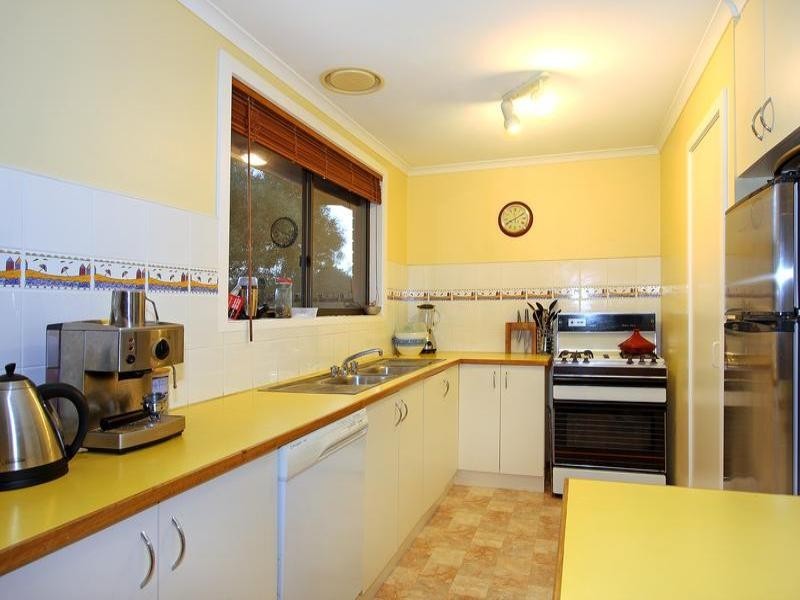 24 Carnoustie Grove, Mornington VIC 3931