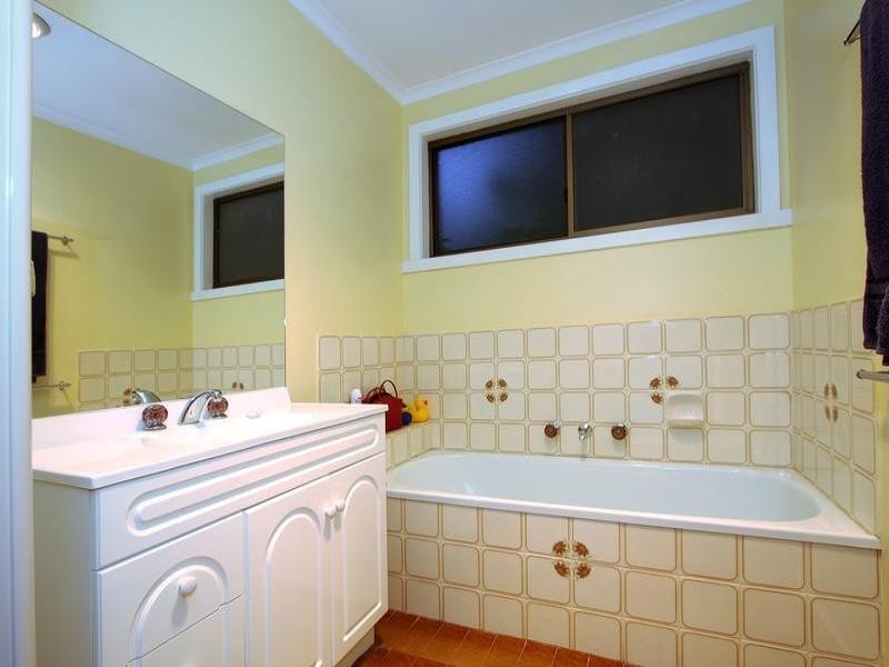 24 Carnoustie Grove, Mornington VIC 3931